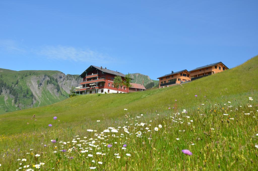 Laendle Hotel Damuels Exterior photo